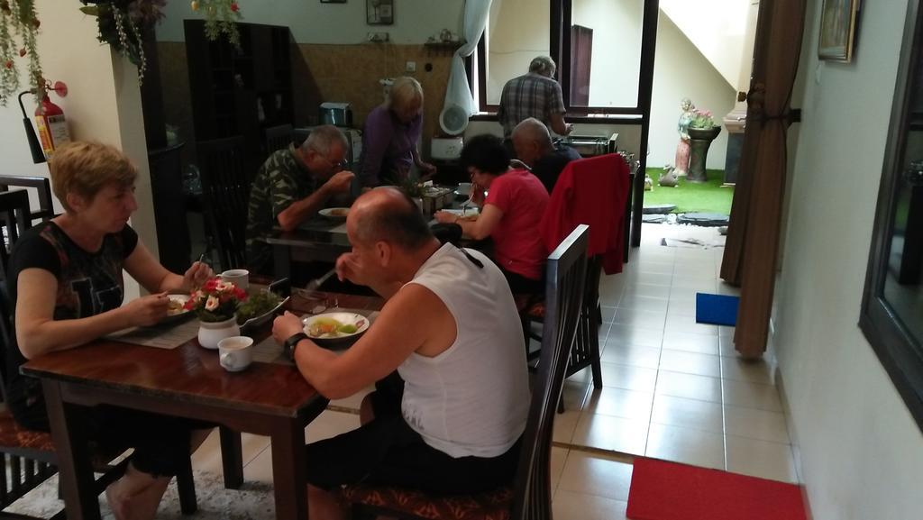 Roemah Canting Homestay Джокьякарта Экстерьер фото